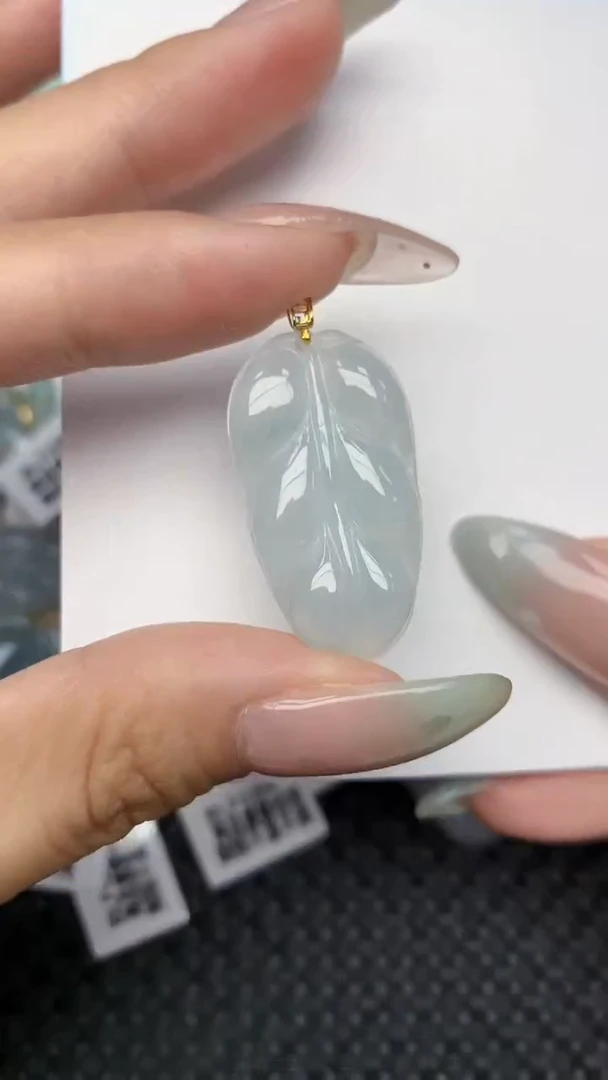 翡翠18K金镶嵌颈饰天然翡翠a货