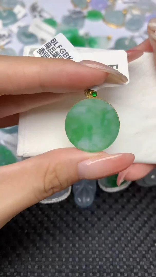 翡翠18K金镶嵌颈饰天然翡翠a货