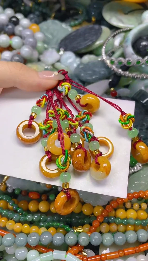 翡翠未镶嵌颈饰一单一个多样性随机发一件