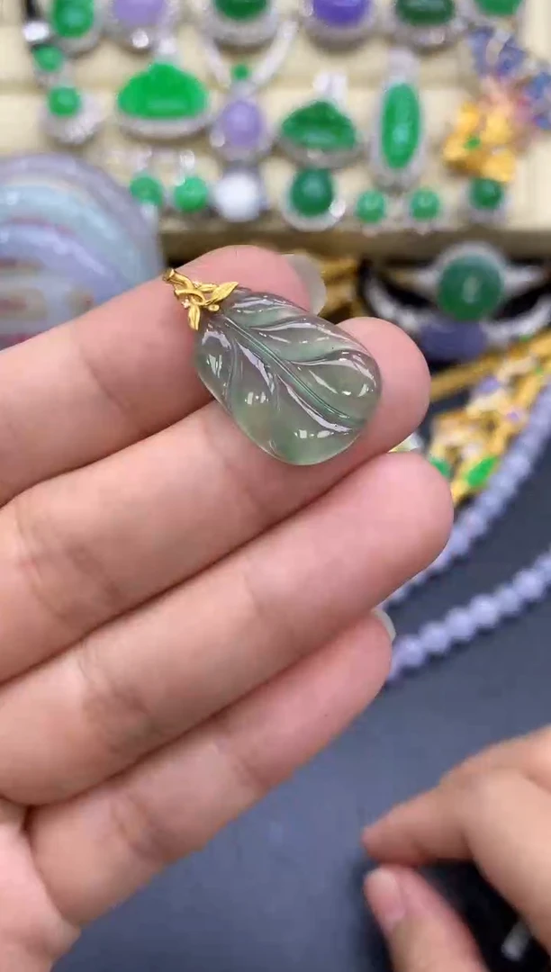 颈饰18K金镶嵌翡翠79-中国好珍宝