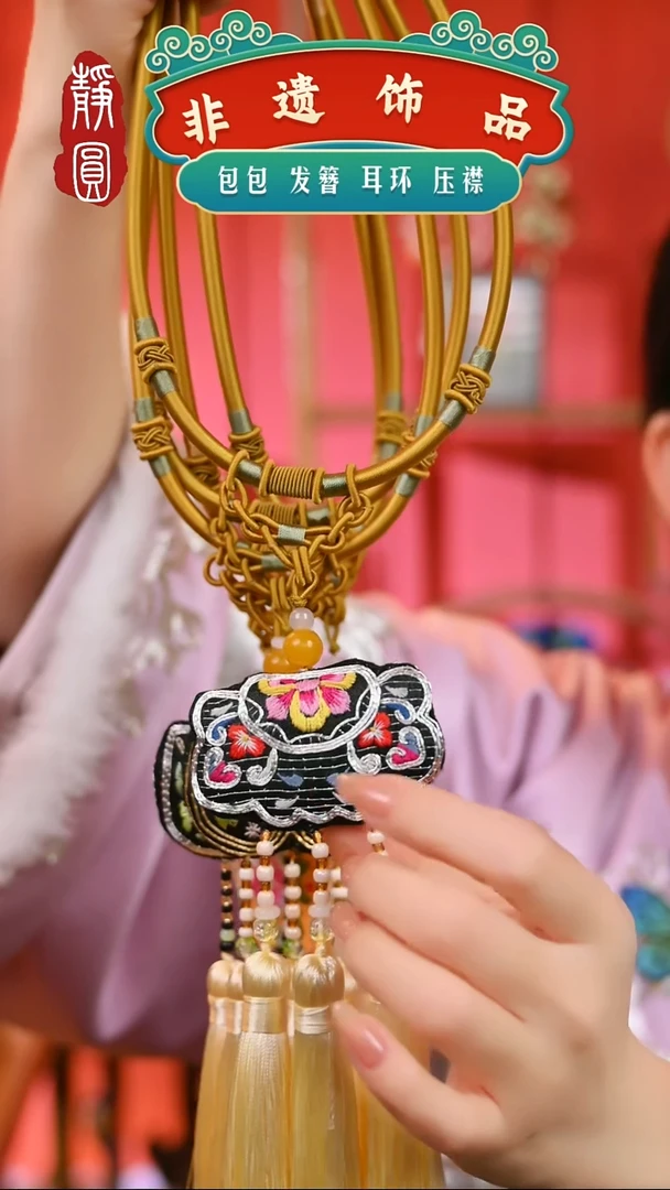 【闪购商品】织绣随机金色项圈