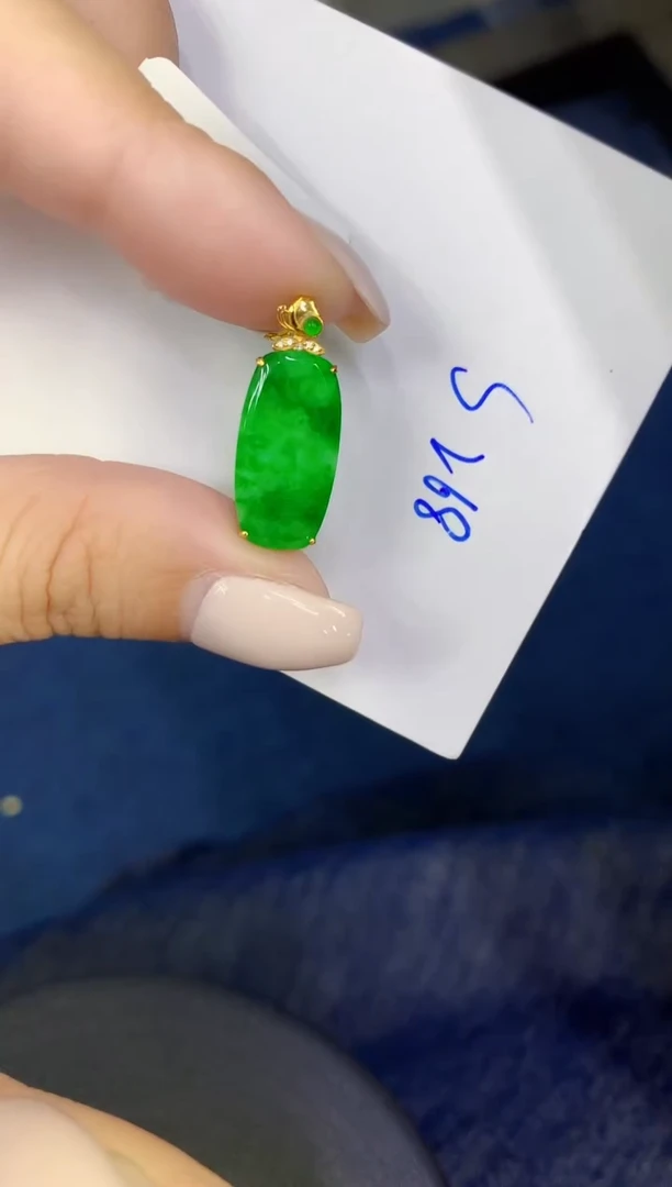 颈饰18K金镶嵌翡翠缅甸天然翡翠A货