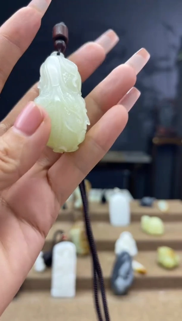 颈饰未镶嵌和田玉1