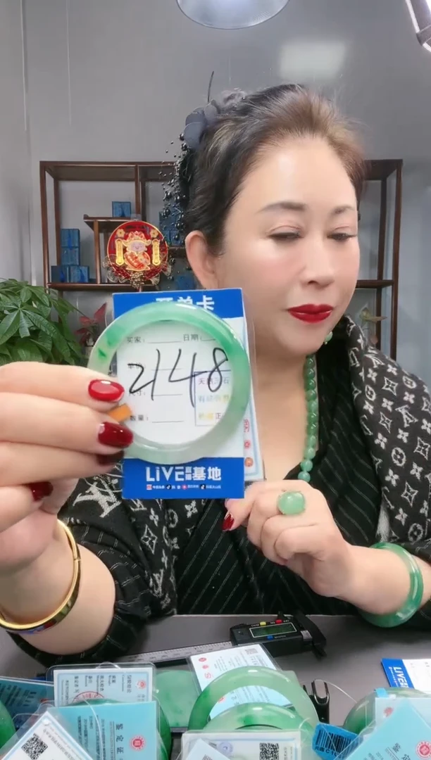 【闪购商品】石英质玉手镯未镶嵌非洲翠