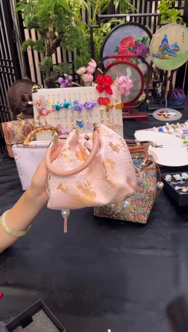 织绣蓝*非遗苏绣饰品