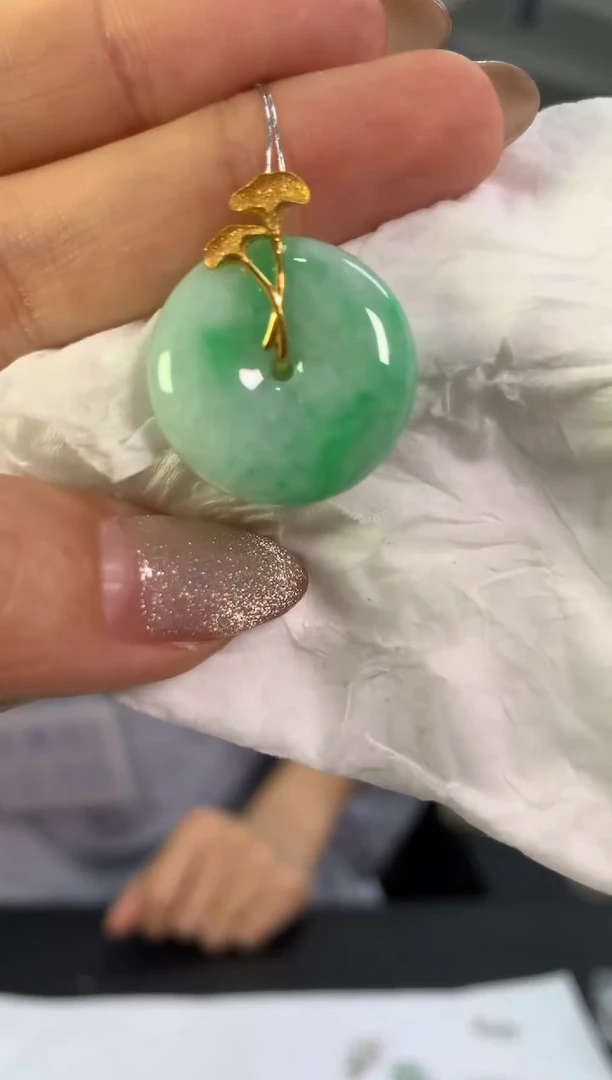 吊坠(不含链)18K金镶嵌翡翠平安扣