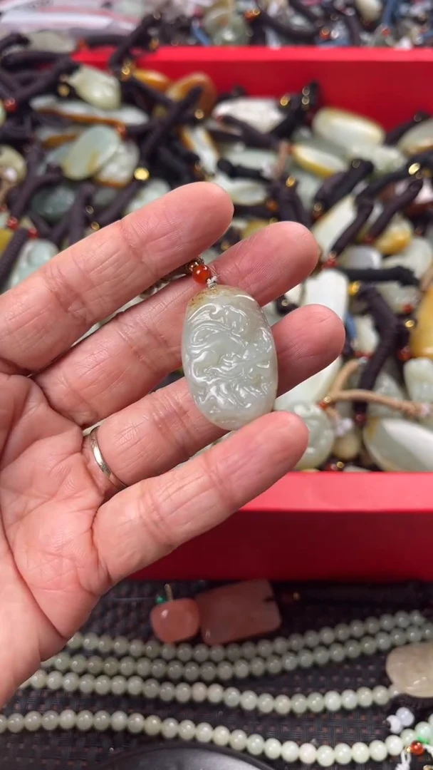 【闪购商品】和田玉颈饰未镶嵌多样性发货没有证书拍一发一有瑕