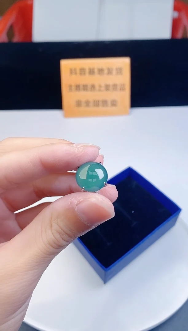 颈饰未镶嵌翡翠    ·