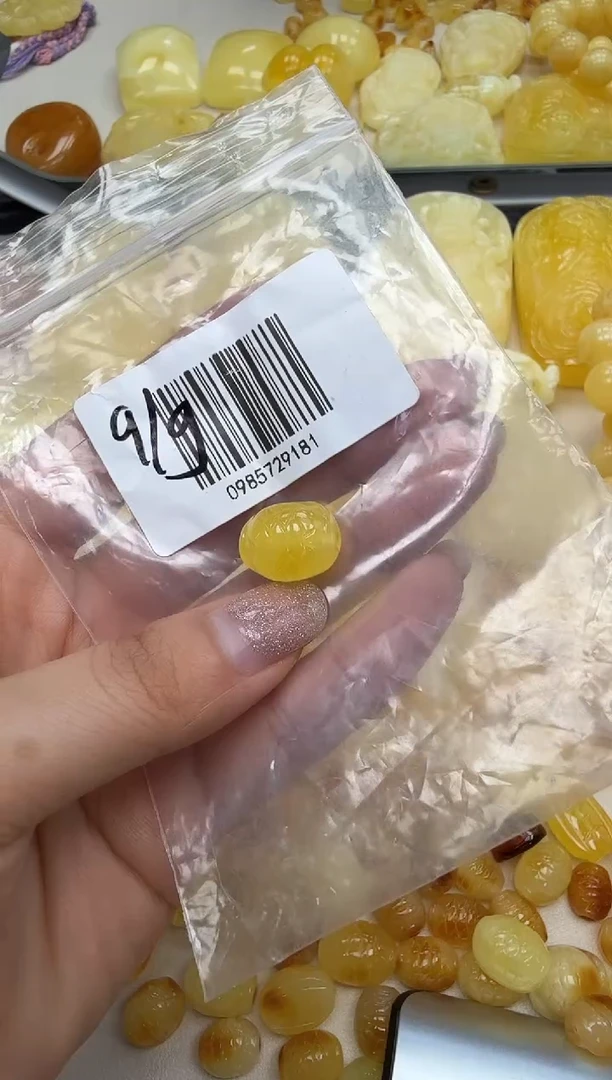 裸石琥珀未镶嵌如图