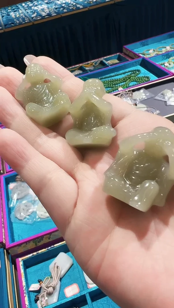 颈饰未镶嵌和田玉多样性发其一