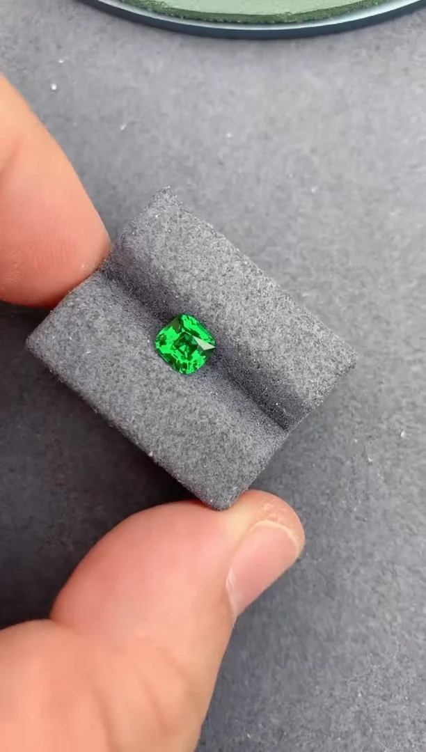 未镶嵌裸石石榴石（沙弗莱）1.09ct 沙弗莱