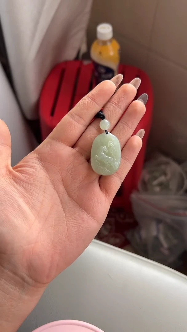 【闪购商品】和田玉吊坠(赠链)未镶嵌且末微色差近矿
