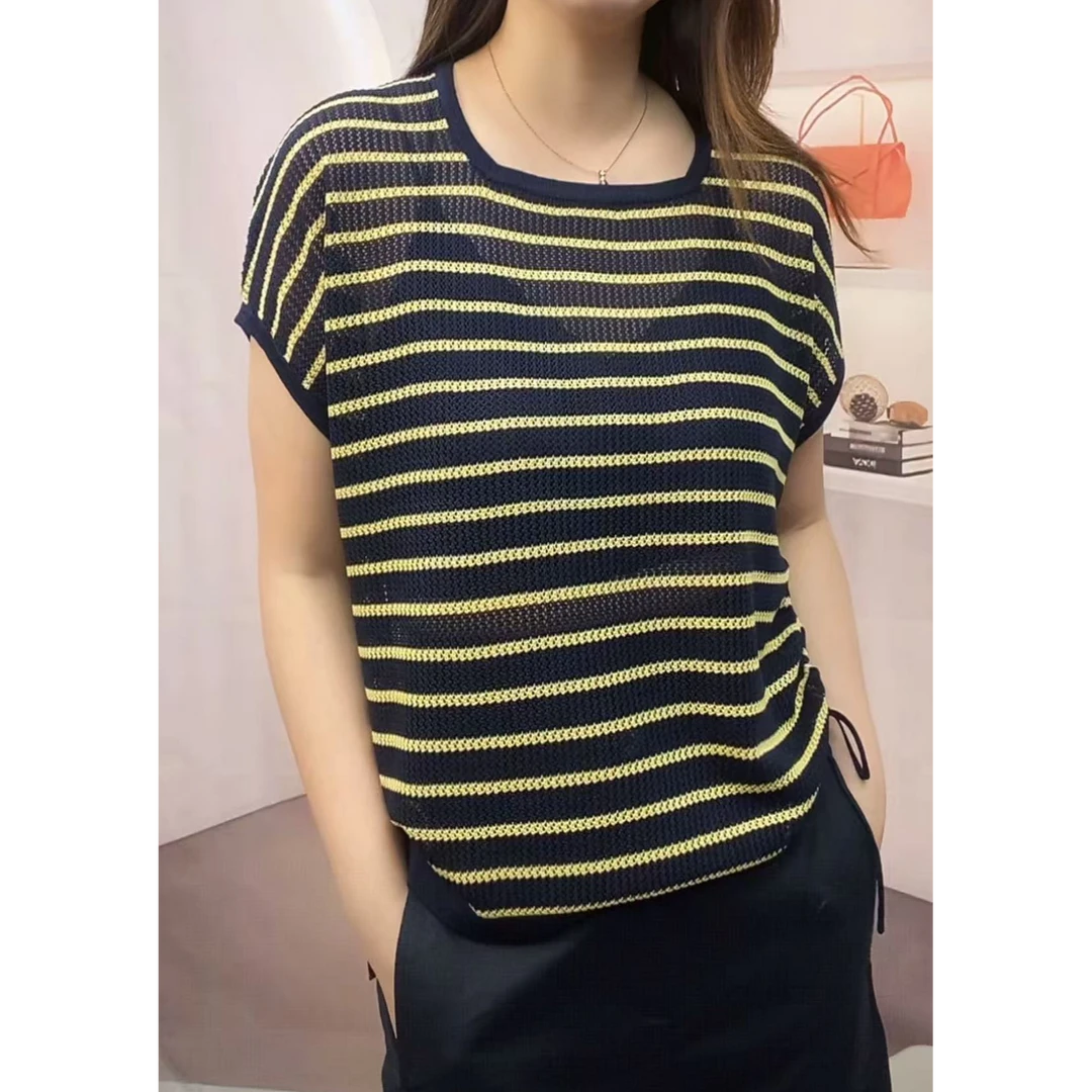 时尚减龄两侧抽绳镂空条纹上衣