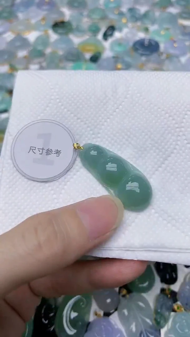 颈饰18K金镶嵌翡翠天然A货翡翠