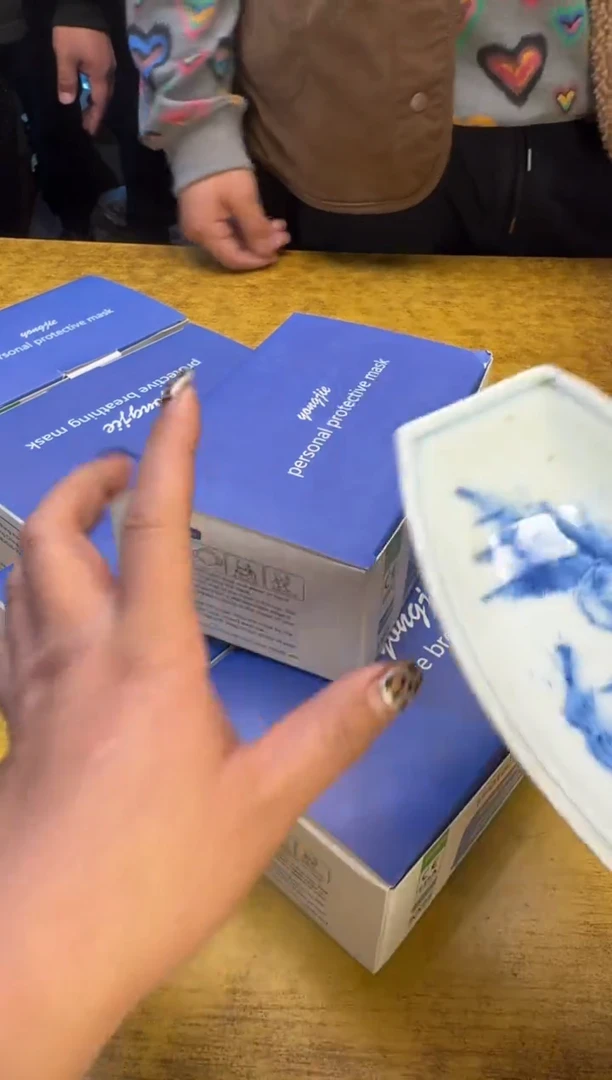 瓷器瓷器瑕疵破破180口罩五件碗