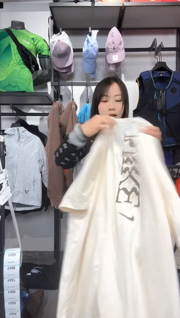 1424编码 耐克卫衣服饰过款为准 尺码175L