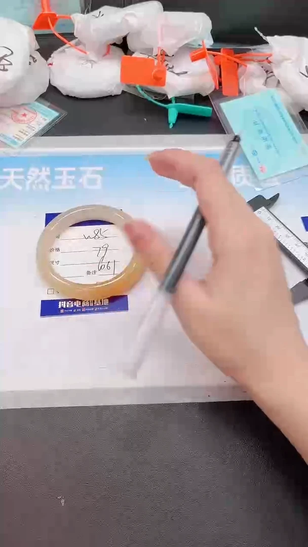 未镶嵌手镯石英质玉12W85-60
