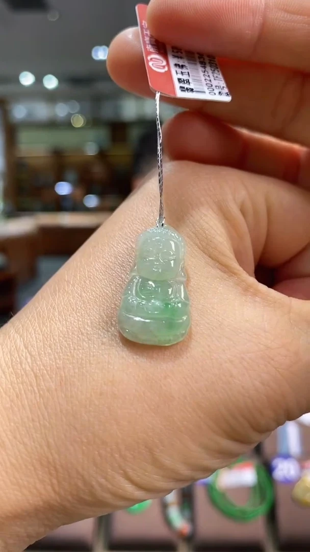翡翠未镶嵌颈饰花件