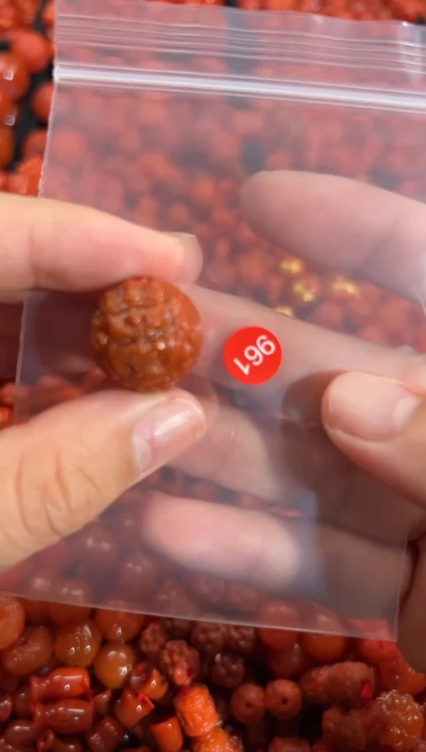 南红玛瑙未镶嵌颈饰1