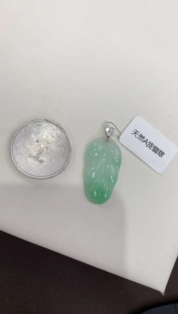 颈饰18K金镶嵌翡翠天然缅甸a货翡翠