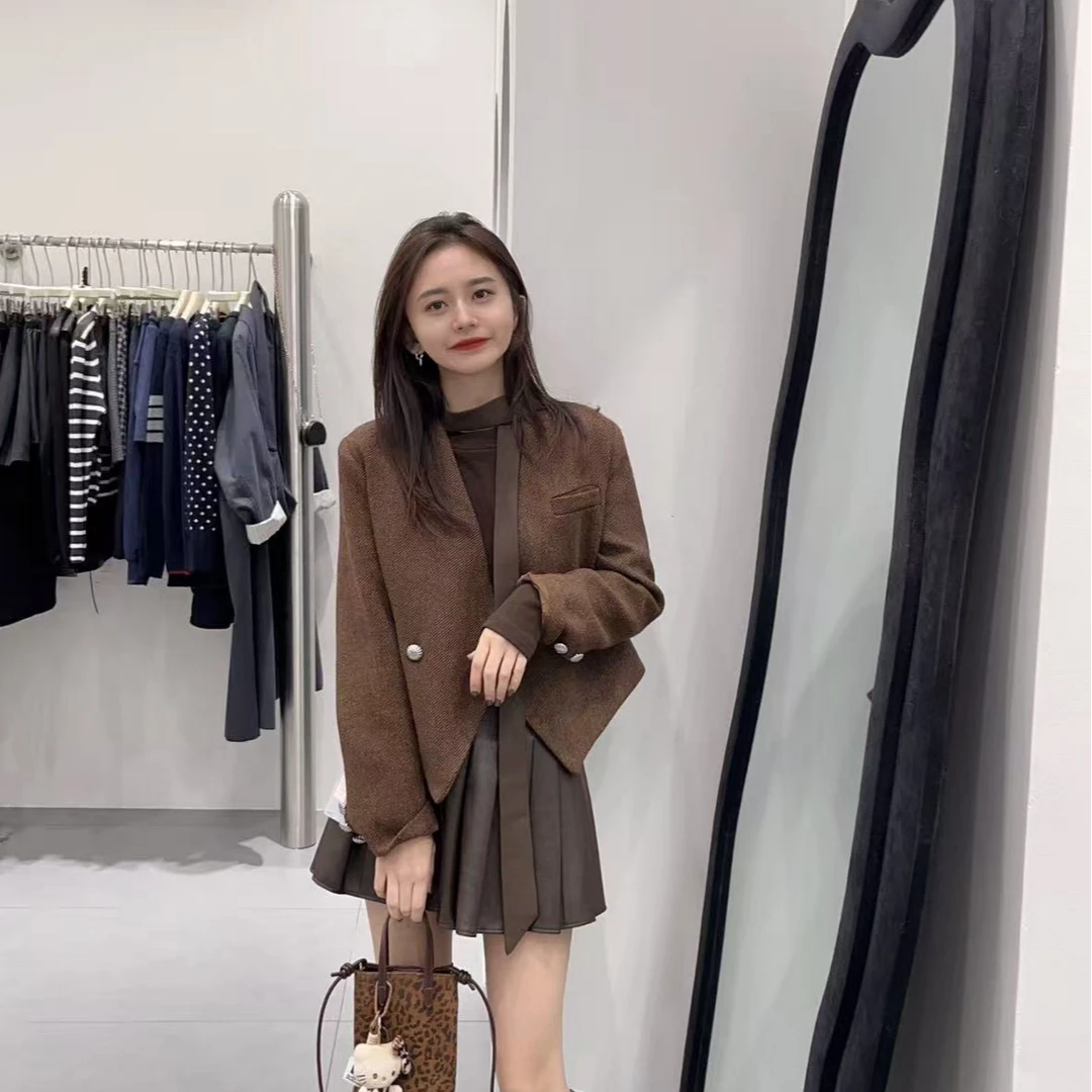 2025秋冬新款韩系慵懒老钱风设计感外套百搭咖色t恤内搭百褶裙