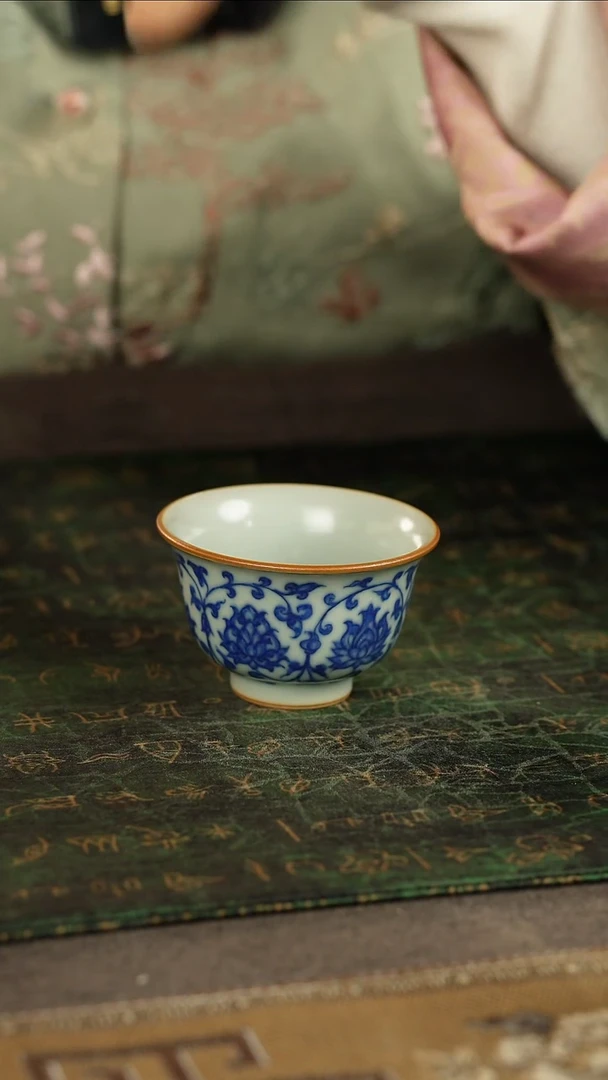 善窑厂汝窑青花缠枝莲鸡心杯