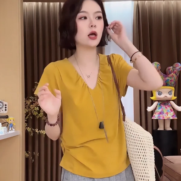 微胖mm显瘦遮肉黄色时髦V领纯棉短袖T恤女夏季大码设计感褶皱上衣