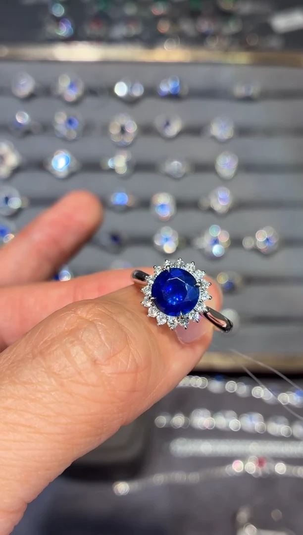 戒指蓝宝石18K金镶嵌【闪购】1.67ct/同步展会价/皇家蓝