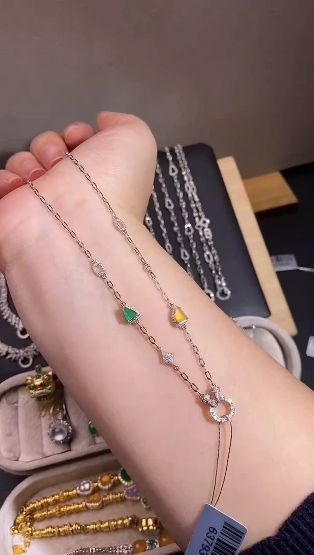 颈饰18K金镶嵌翡翠项链