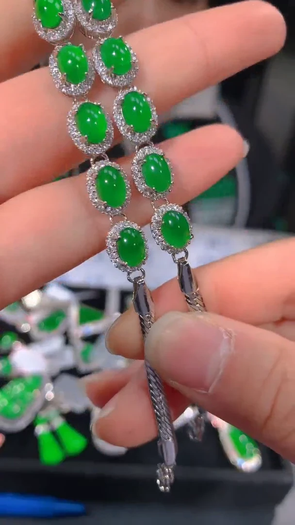 【闪购商品】定制翡翠未镶嵌82定制翡翠，多样性发货（发其一）