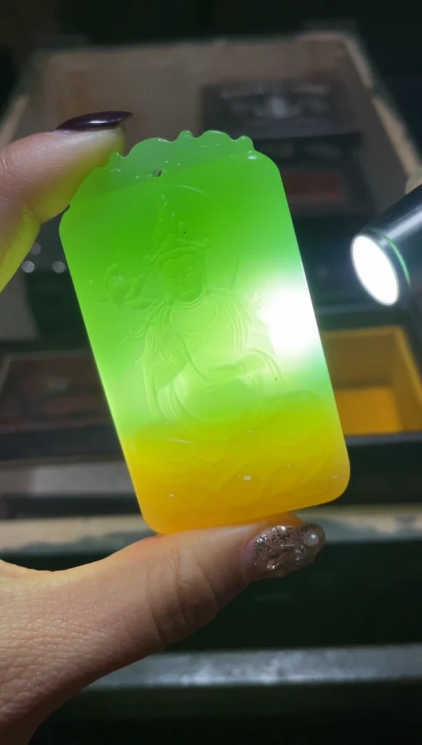 【闪购商品】翠青坐莲观音牌1件