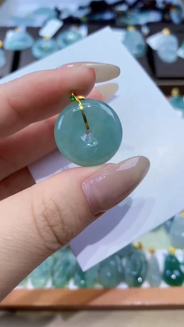 颈饰18K金镶嵌翡翠天然翡翠A货挂件