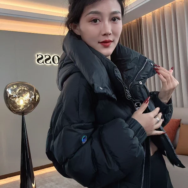 【耿老板1183#S】小熊标设计时尚洋气短面包服安心绒白鸭绒羽绒服