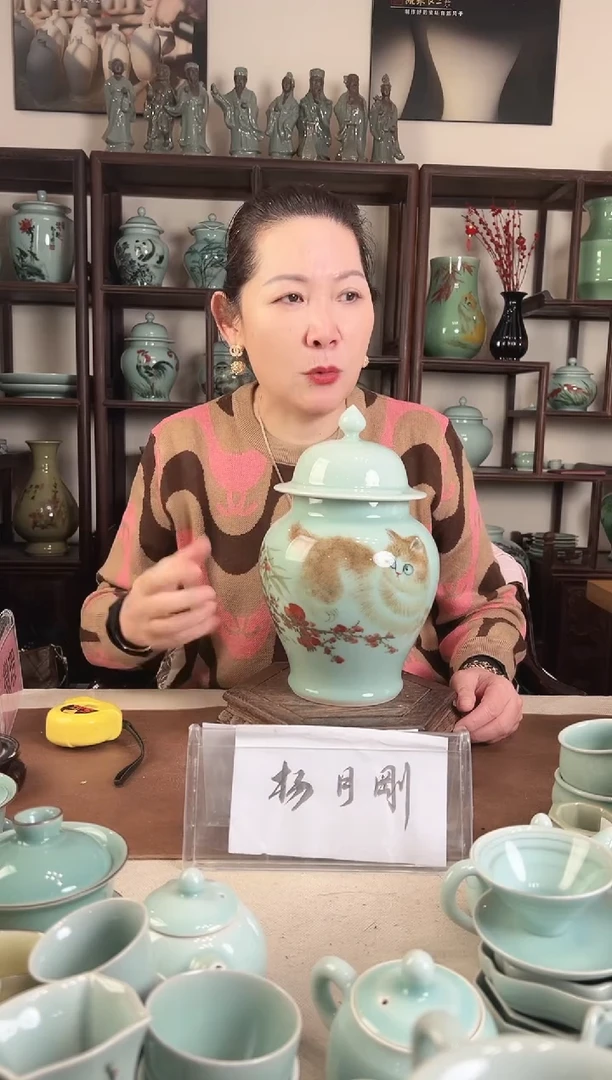 釉中彩 猫画 盖罐L