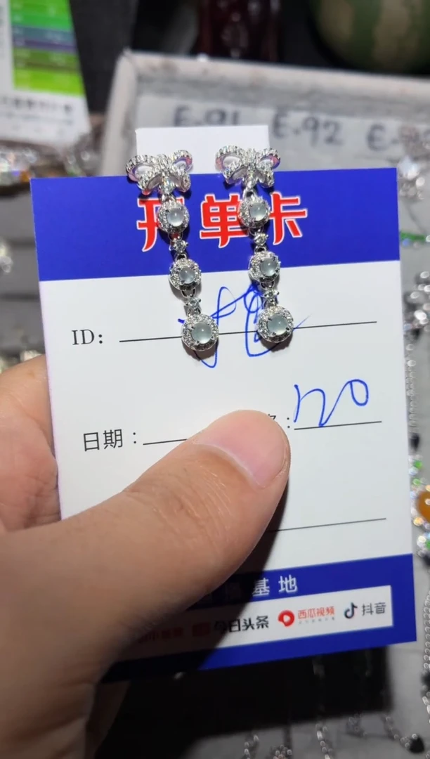 银S925镶嵌翡翠耳饰抱****猪 抱抱可爱小猪