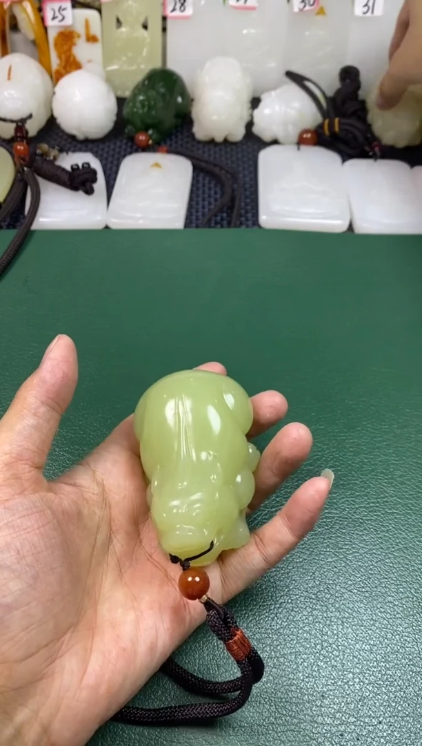 天然玉石未镶嵌颈饰