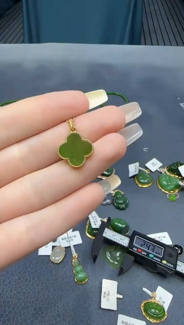 【闪购商品】和田玉挂件18K金镶嵌1