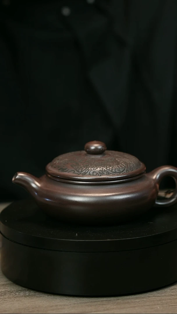 茶壶紫砂柴*H1957李传荣紫泥龙刻扁腹