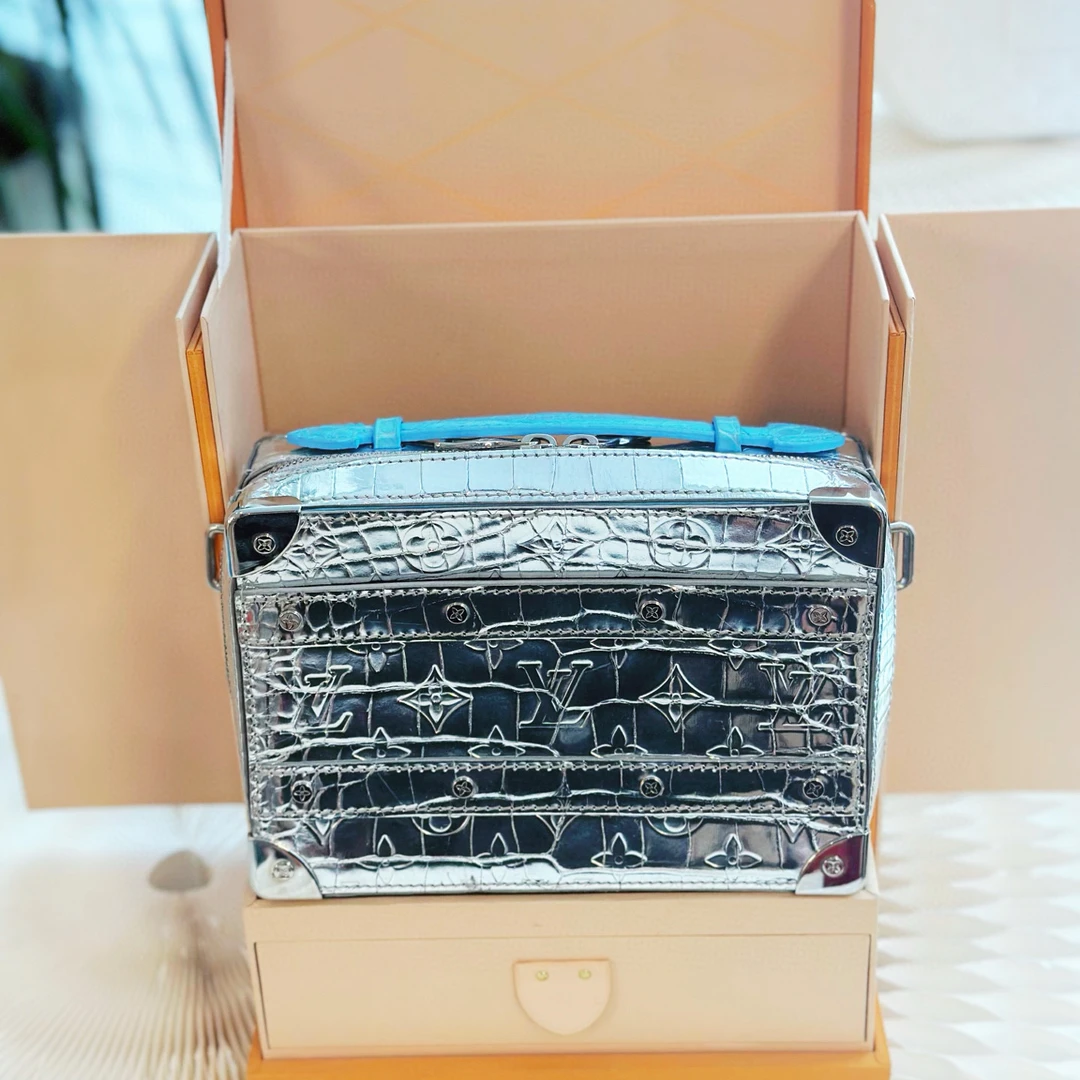 99新 LouisVuitton/路易威登 老佛爷softtrunk镜面稀有皮斜挎包