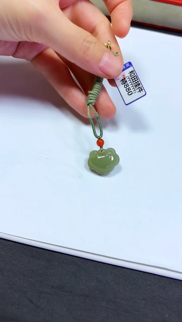 颈饰未镶嵌和田玉挂件