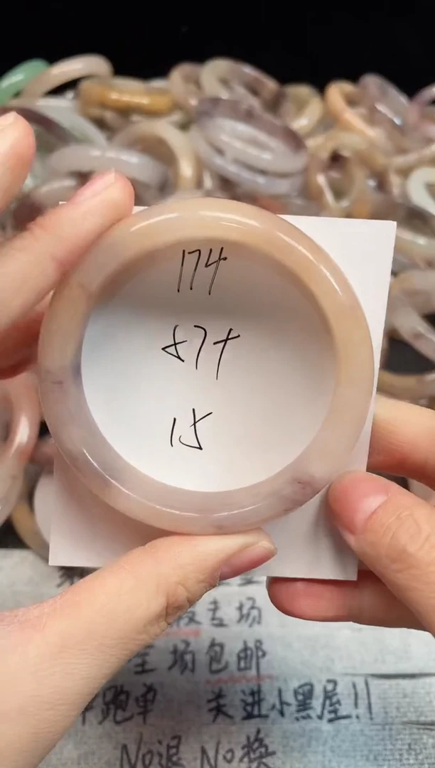 未镶嵌手镯石英质玉174