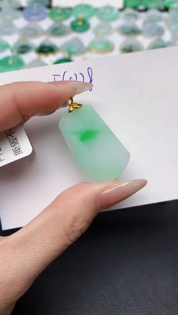 颈饰18K金镶嵌翡翠天然缅甸A货翡翠百元以上9元证书费自理