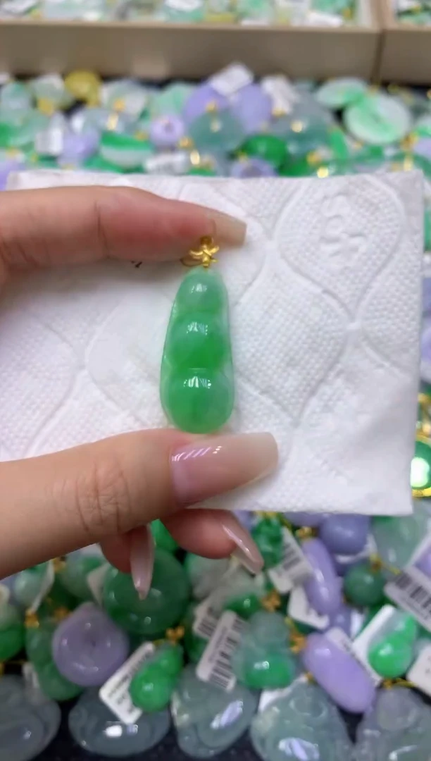 颈饰18K金镶嵌翡翠天然缅甸翡翠A货