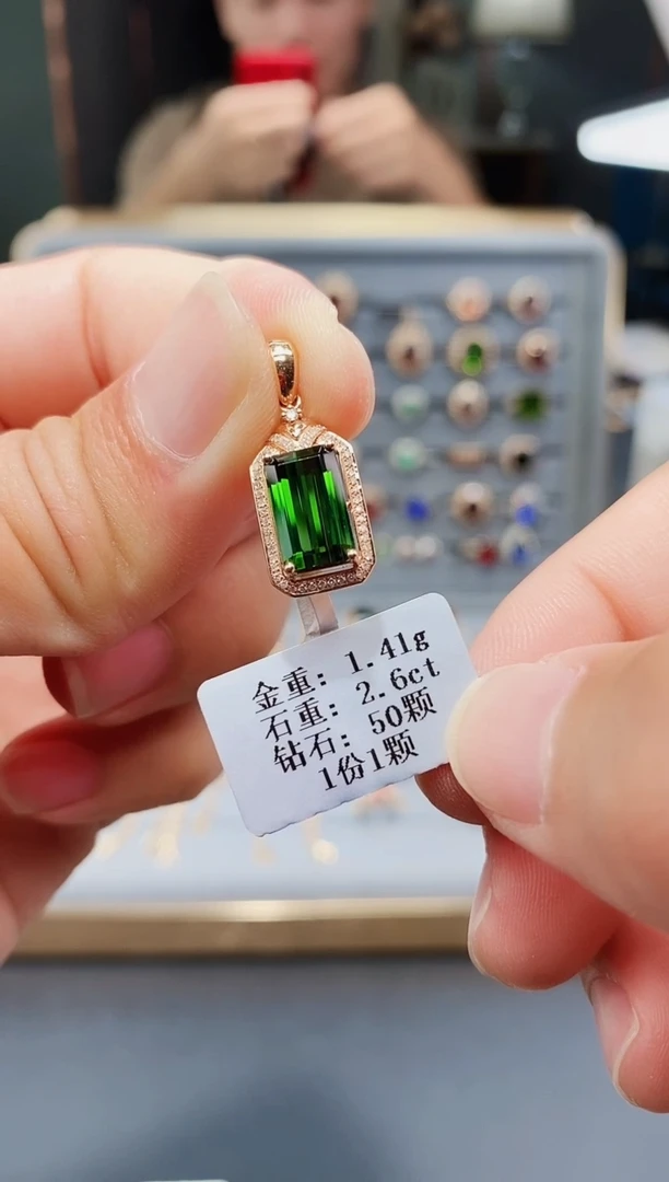 18K金镶嵌颈饰碧玺2.6..