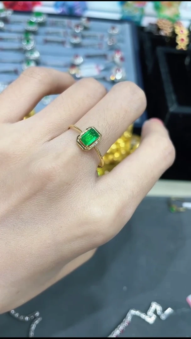 戒指18K金镶嵌祖母绿1