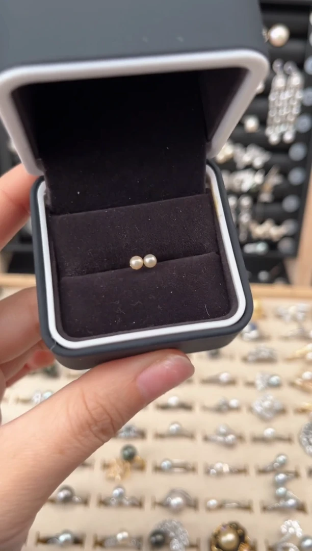 【闪购商品】海水珍珠耳饰18K金镶嵌18K海水耳饰（微瑕）