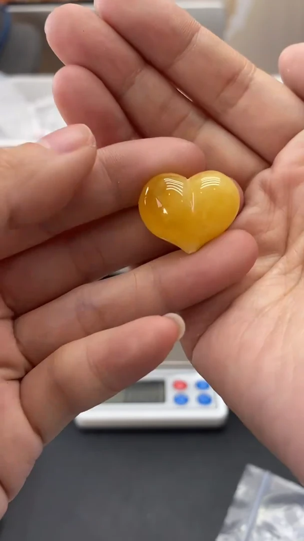 琥珀未镶嵌珠宝奇石2202