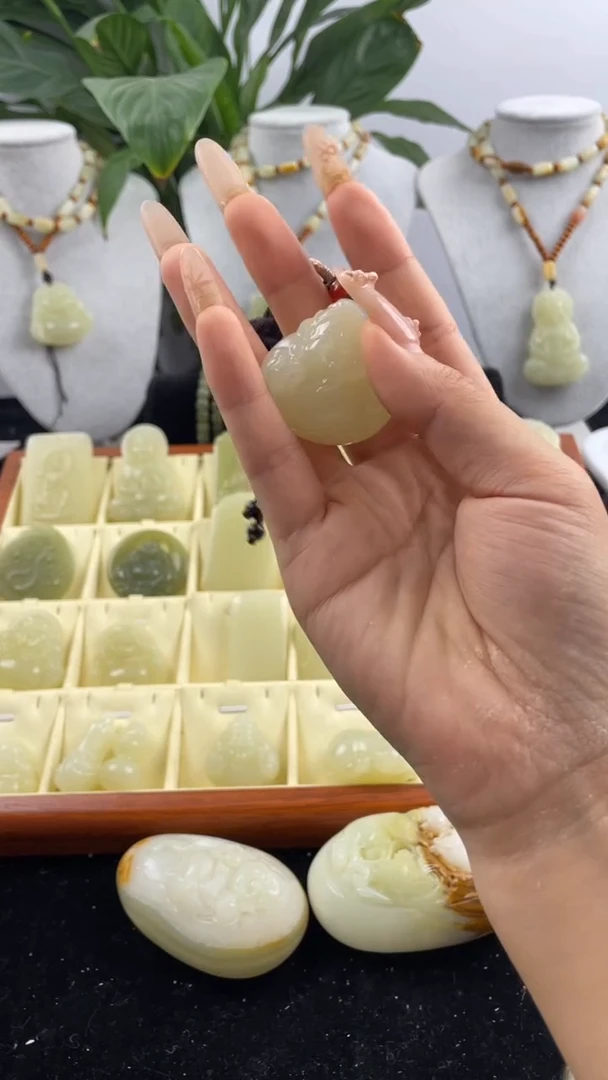 玉小财神配縄子帯礼盒收藏品