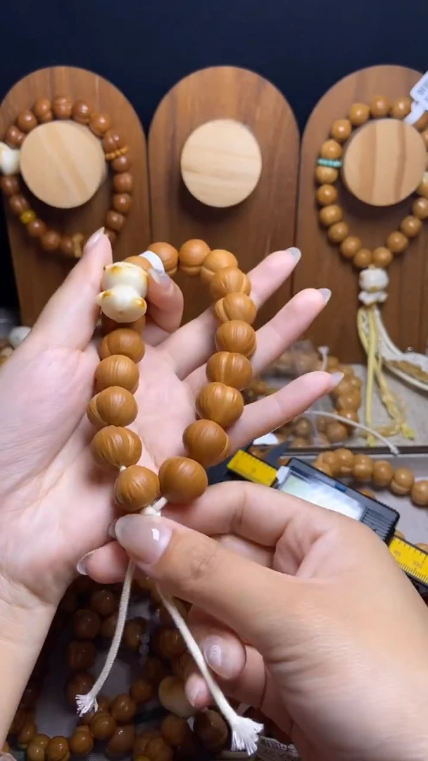 手串猴头核桃小***醒全品哑光小熊粉白流苏手持