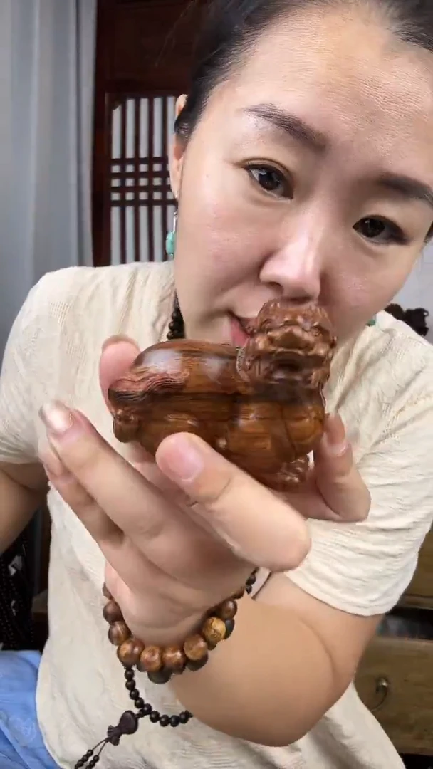 黄花梨/降香黄檀黄花梨雕刻貔貅手把件780